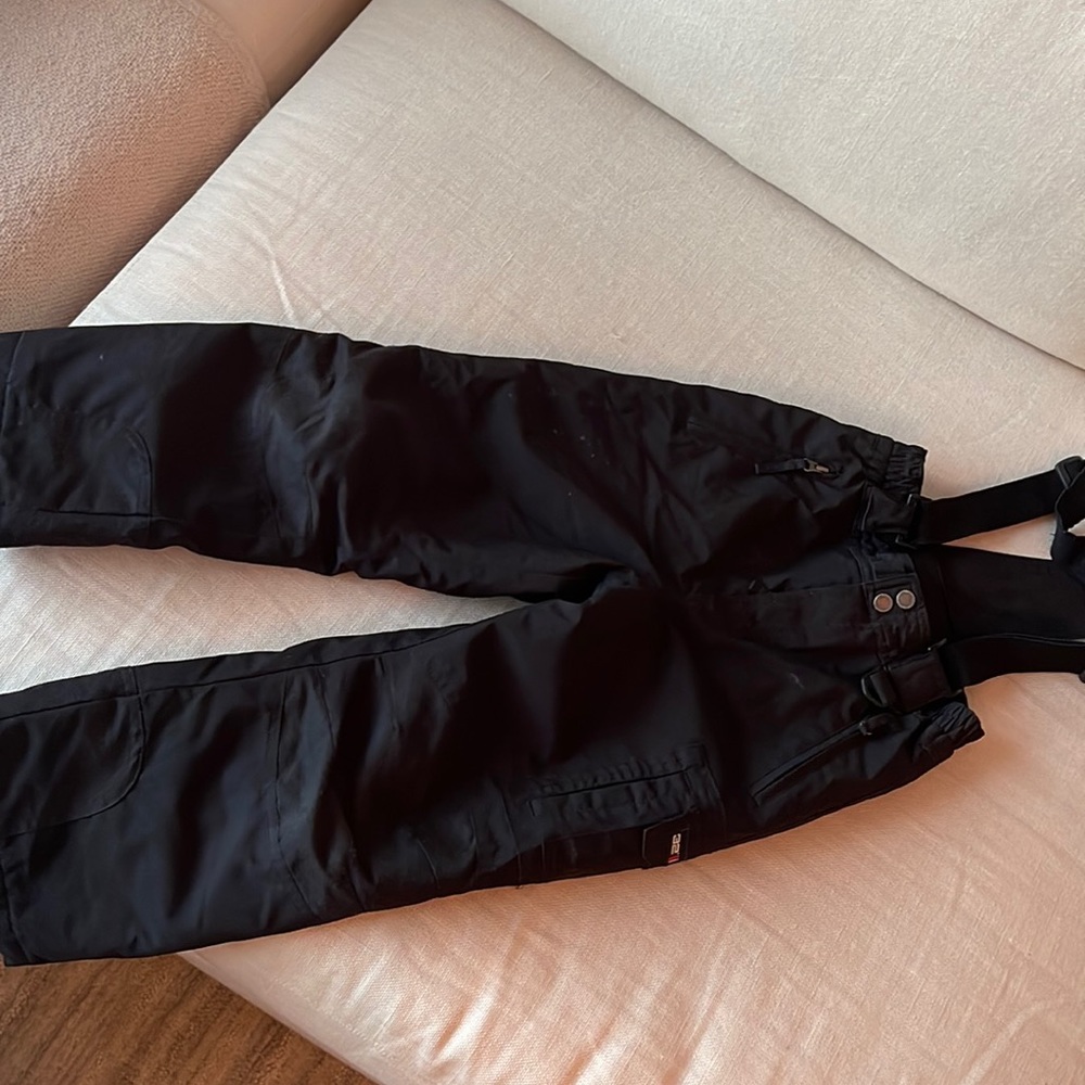 Size 7/8 WeatherProof Snow pants w suspenders.